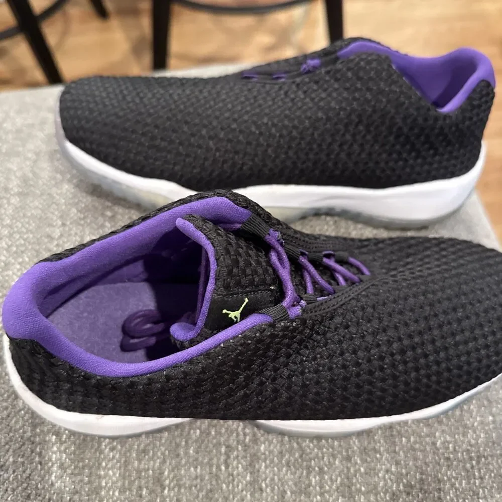 NIKE AIR JORDAN Black Purple size 6Y